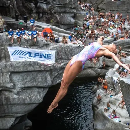 Clara By Fewotessin Apartamento Losone