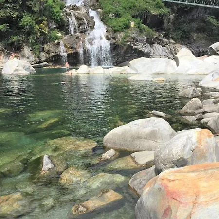 Clara By Fewotessin Apartamento Losone